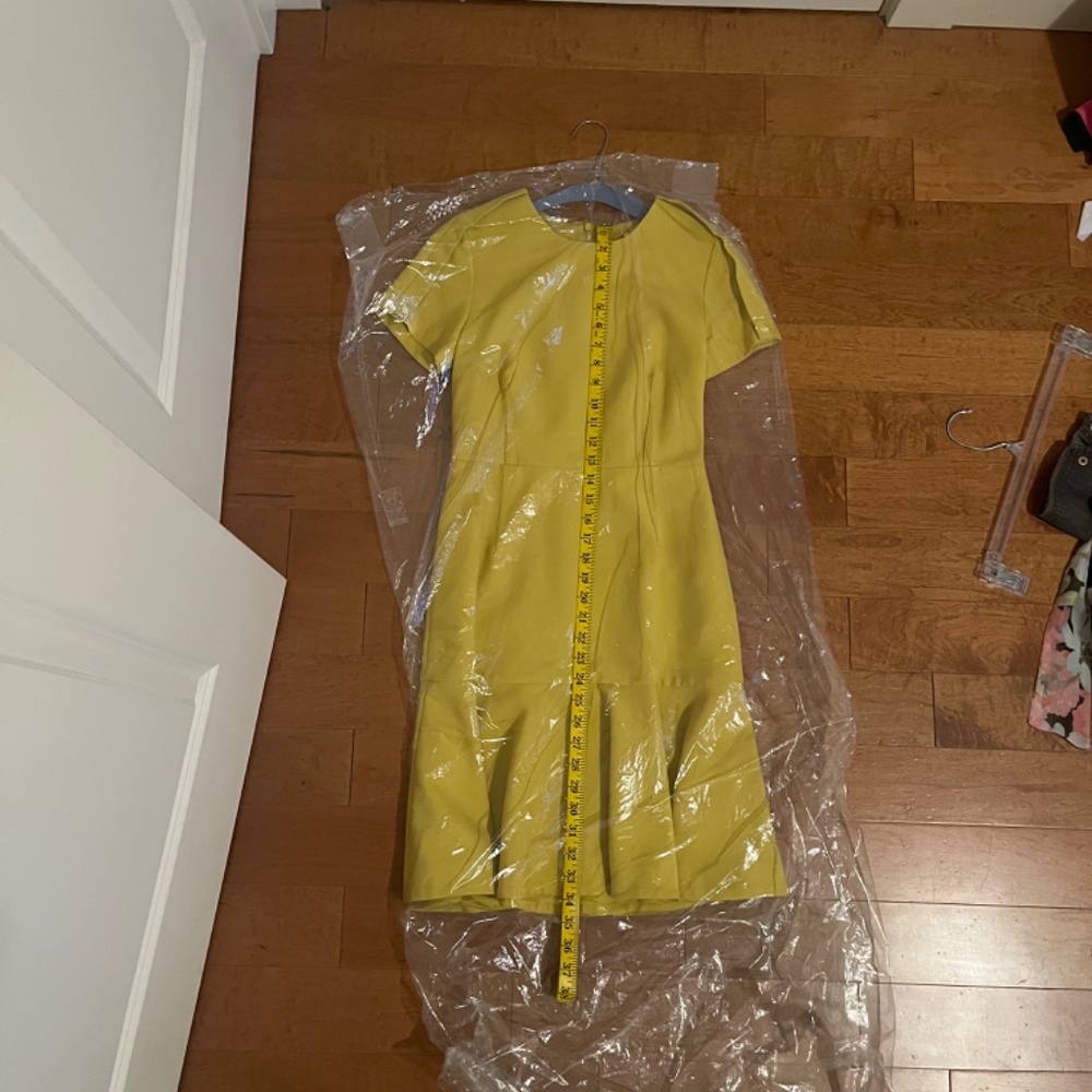 LIKE NEW: YELLOW DRESS - Picture 10 of 12